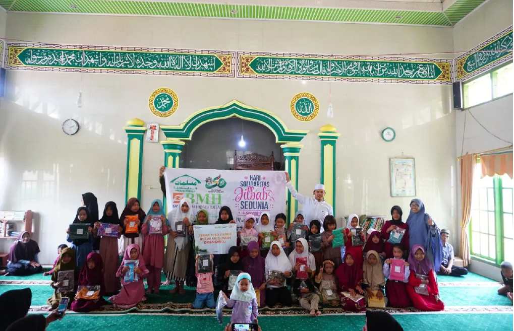 Salurkan 1000 Jilbab, PW Mushida Bengkulu Ramaikan Hari Solidaritas Jilbab Sedunia